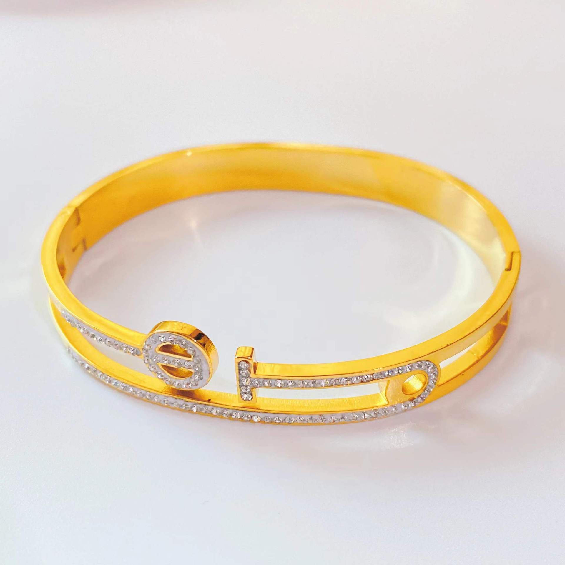 Fashion Trend Hollow New Titanium Steel Bracelet Micro Zircon Bracelet display picture 7