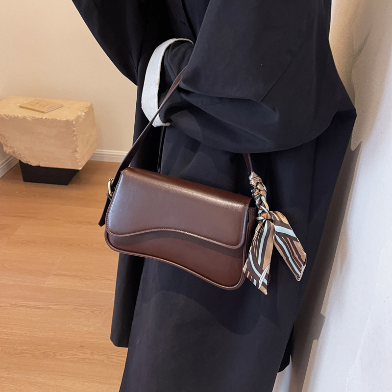 Autumn and Winter New Western Texture Underarm Bag Temperament Commuting Atmosphere Handbag Solid Color Simple Fashion One Shoulder Women's Bag