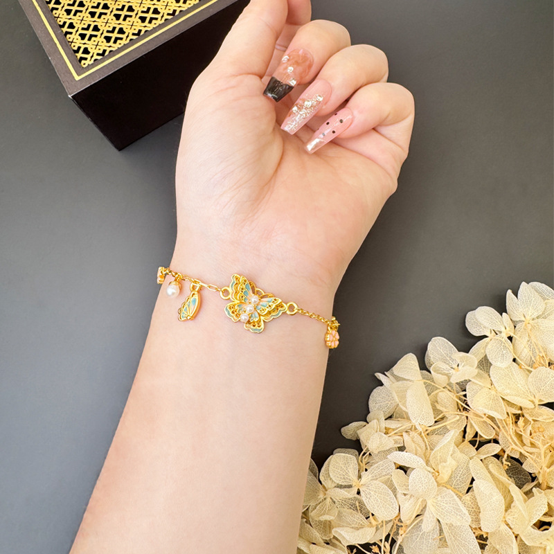 Nuevos productos multicapa mariposa alta sensación de perla de cerezo esmalte color esmaltado pulsera mariposa vida mujer accesorios versátiles suministro