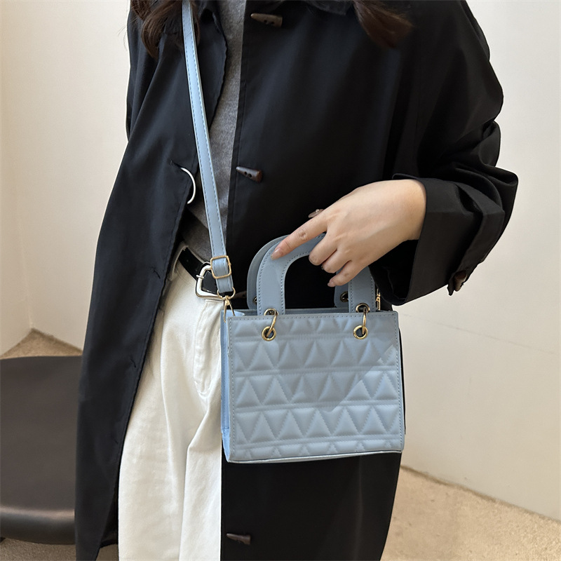 Sensación de alta gama Xiaoxiangfeng Ladies Bolsos ins Bolsos de nicho Bolsos de concubina femenina 2024 Nuevo estilo Bolso oblicuo occidental