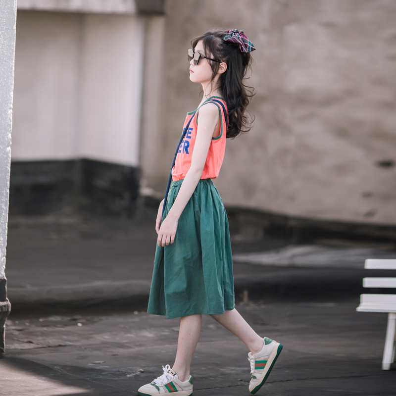 Vestido sin mangas de la letra de las niñas 2022 verano nuevo vestido de algodón delgado para niños medianos y grandes vestido de chaleco para niños falda de empalme