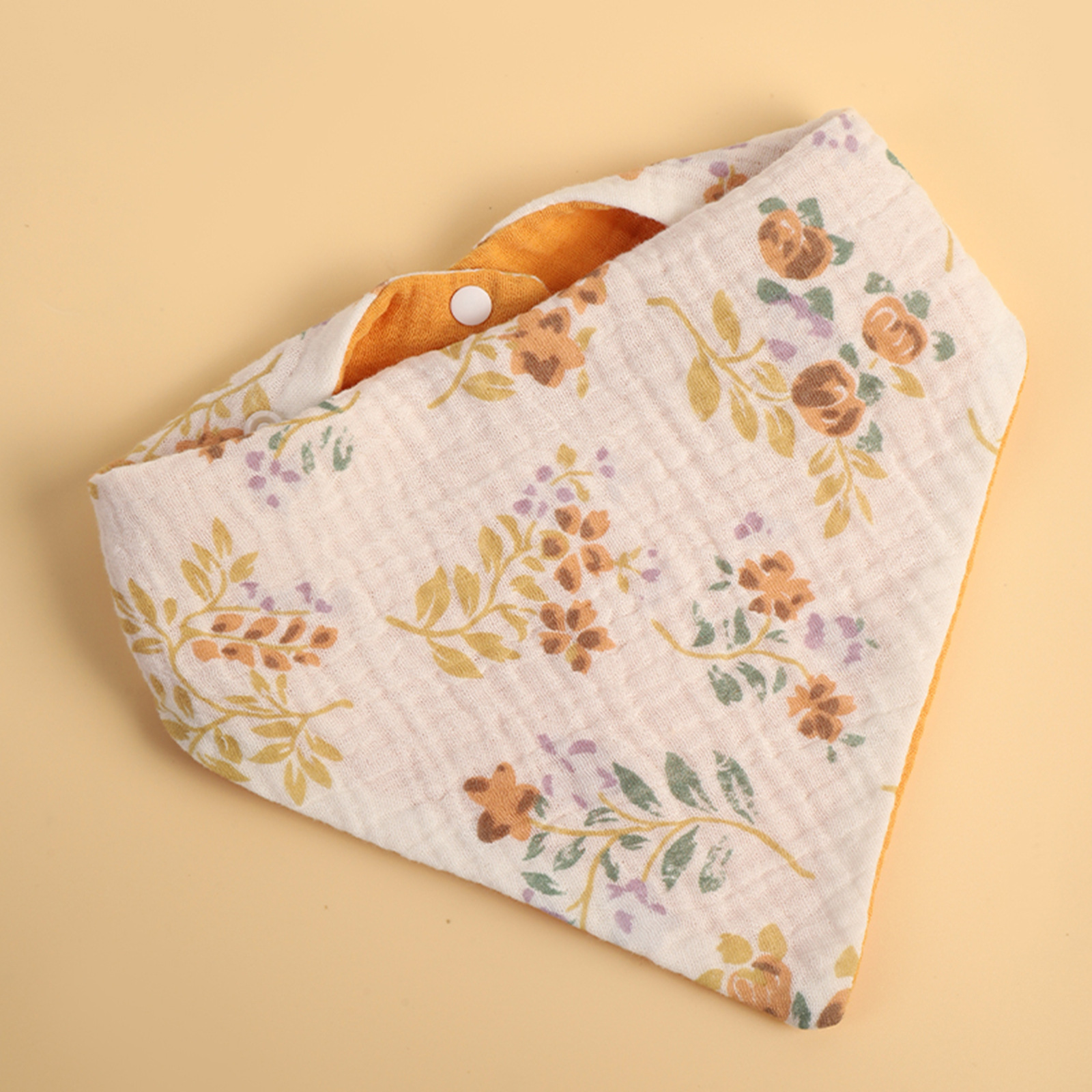 Cuatro capas de gaza de algodón para bebés absorción de agua triángulo buñuelo de saliva positivo y negativo para contraste de color delantal de bebé transfronterizo