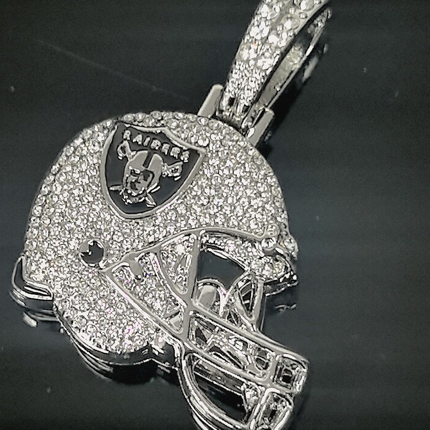 Europa y América Hip-Hop Viento completo personalidad NFL serie Raiders colgante casco cadena cubana collar de hombre personalizado