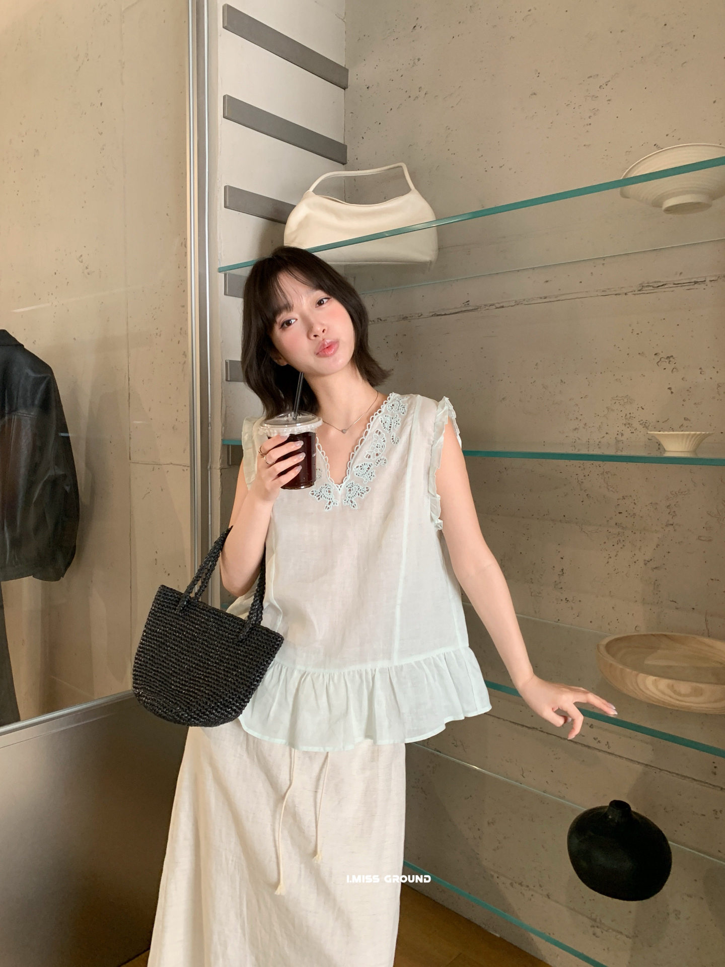 Áo hai dây ren hở lưng V cutout phong cách Pháp thêu hoa — xanh lam, màu hồng, màu trắng, Vàng nhạtcolor chi tiết 6