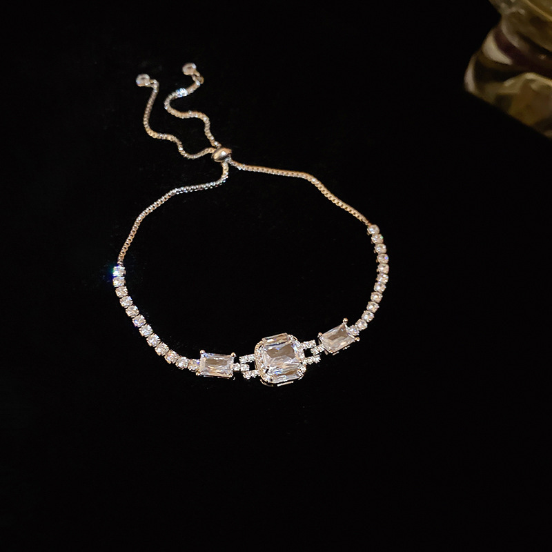 Zircon pulsera de geometría lujosa pulsera de alta sensación transfronteriza flash universal joyería de mano mujer fábrica de libros rojos al por mayor