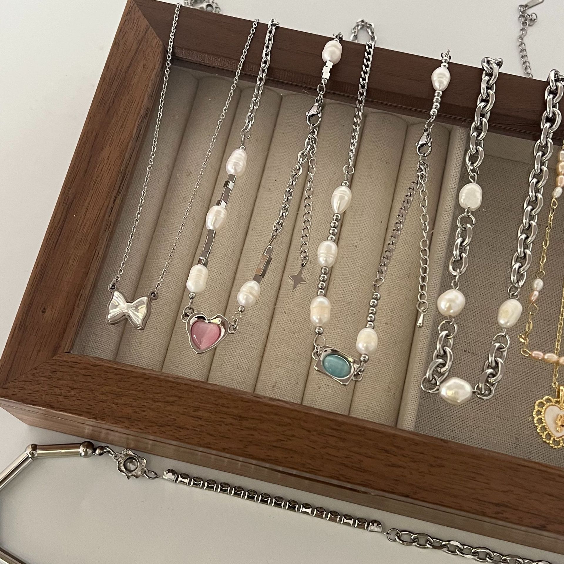 Fashionable universal small design retro necklace