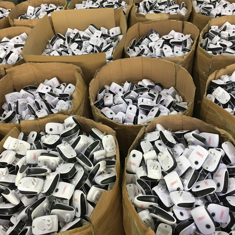 Ultrasonic Electronic Pest Repeller Live Streaming Commerce Bestseller Electronic Cat Mosquito and Rat Killer Cat Boss Mouse Repeller