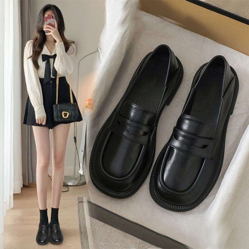 Shoes English style made of soft leather