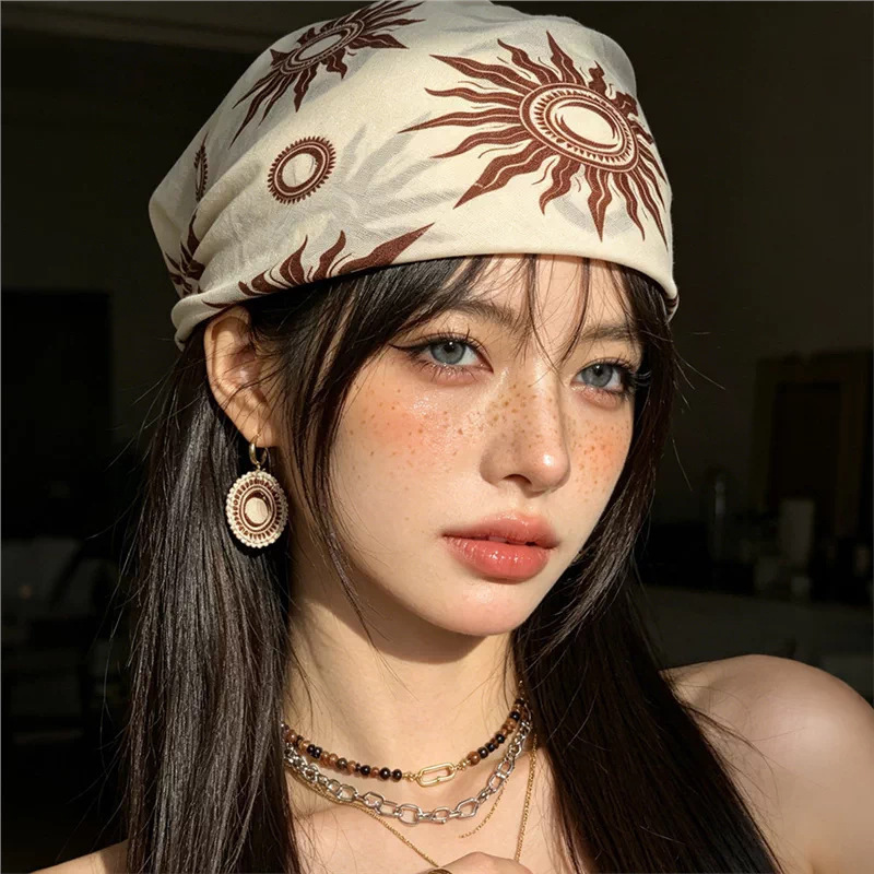 New European and American Style Sunflower Silk Scarf, High-End Small Square Scarf, Decorative Scarf to Match Shirts, Wholesale New European and American Style Sunflower Silk Scarf, High-End Small Square Scarf, Decorative Scarf to Match Shirts, Wholesale