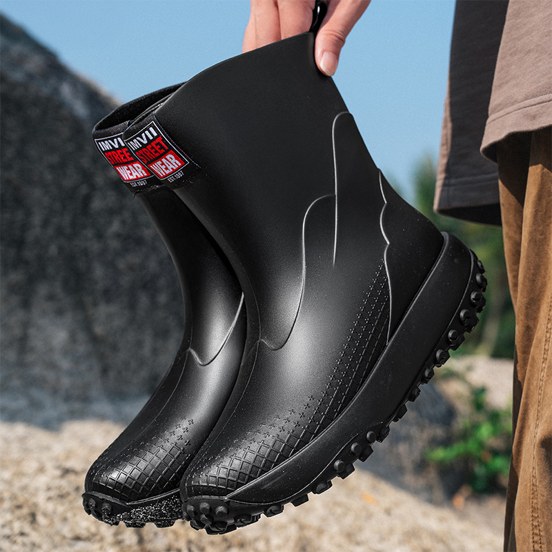 Botas de lluvia alemanas tubo medio para hombre 2025 nuevas botas de lluvia de moda zapatos antideslizantes para exteriores zapatos de goma impermeable ligera