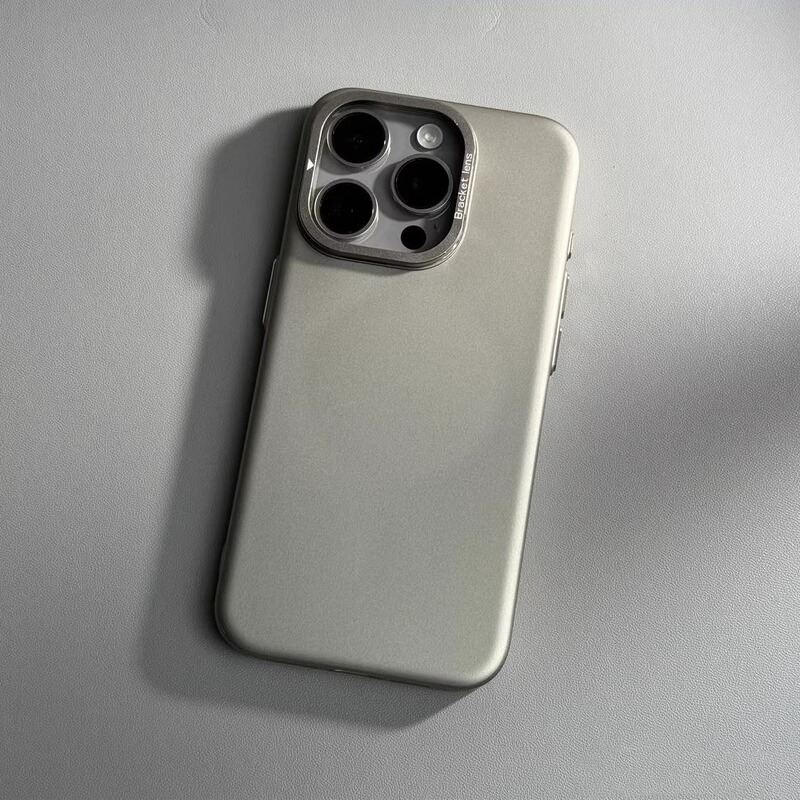 レンズのコンタクトレンズのサポートはiphone16 promaxの携帯電話の携帯電話の磁気吸引の新型のリンゴ14のつや消しの15ハードセットを適用します。|undefined