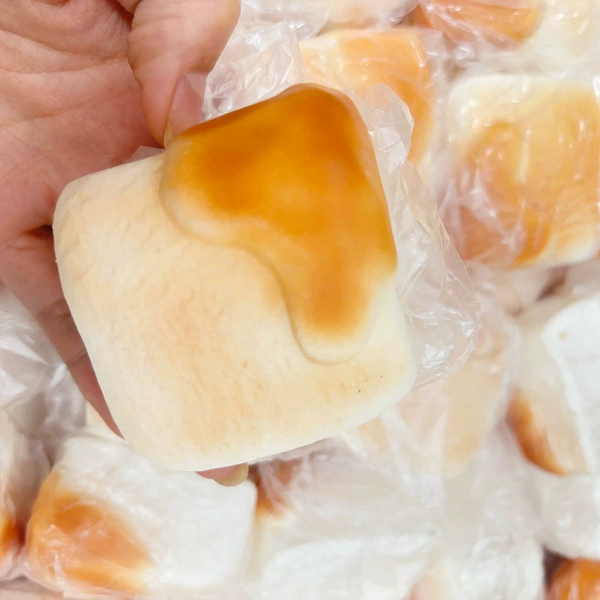 Cheese bread cubes [1 piece]