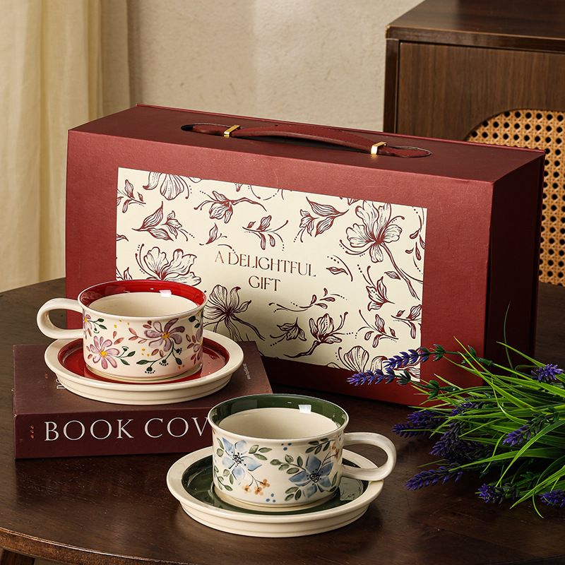 Juego de caja de regalo de taza y disco de café medieval finlandés, regalo, taza de cerámica de alto valor, festival retro de estilo pintado a mano
