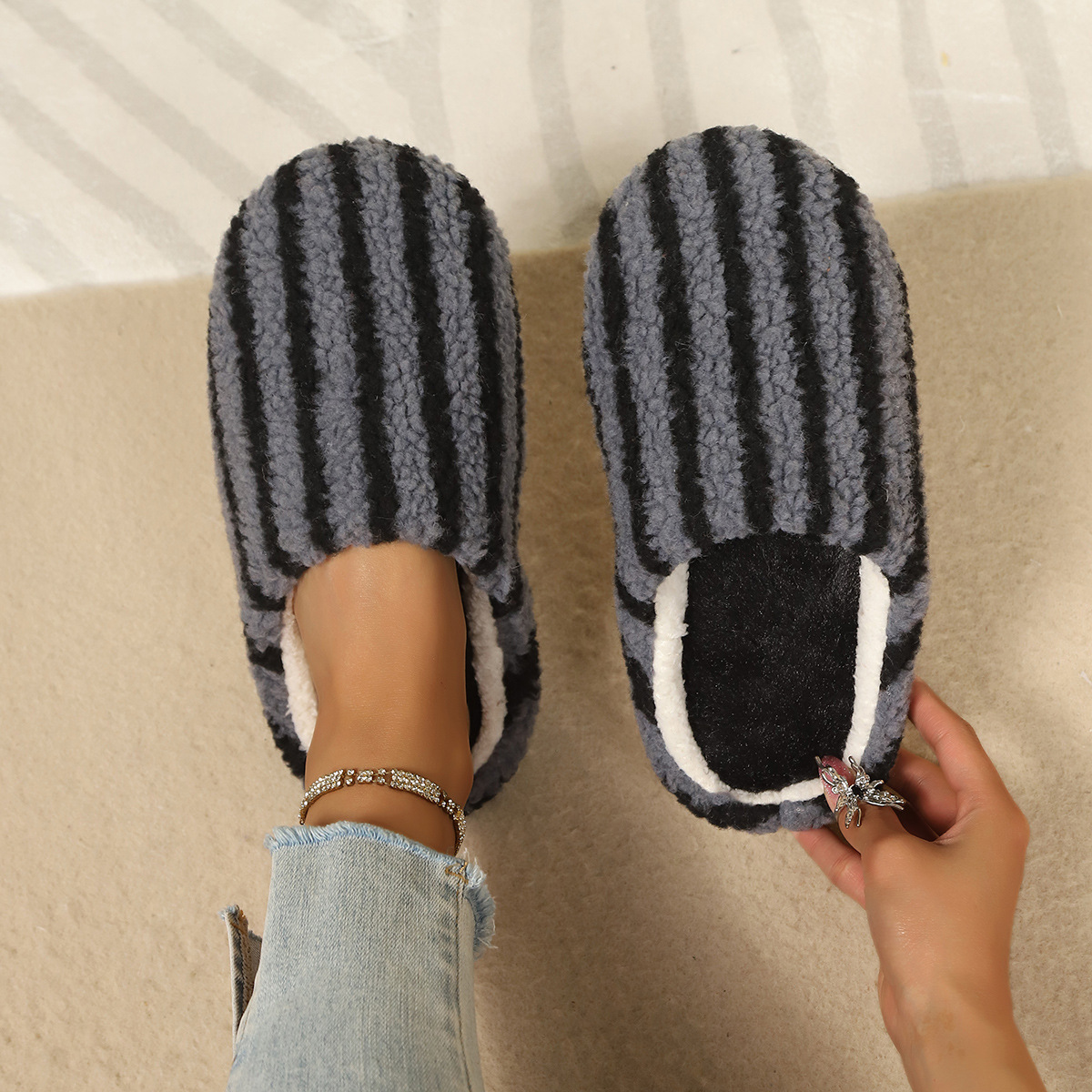 Zapatillas de lana de tela suave de comercio exterior de caña de invierno para mujeres antideslizante interior zapatos caseros peludos de suela gruesa