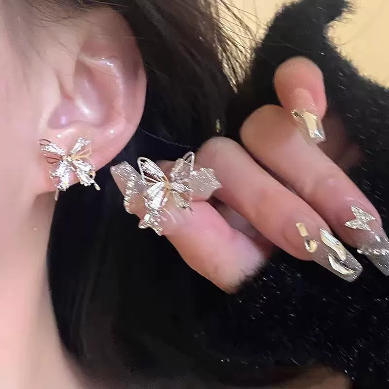 Brand universal small earrings from pearl