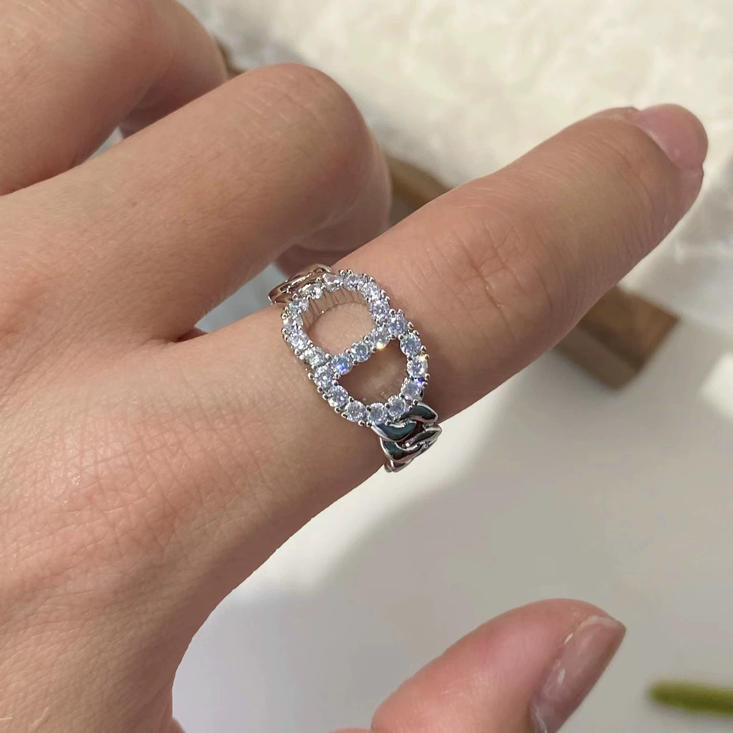Adjustable ring, European style, diamond encrusted, light luxury style