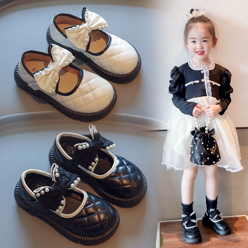 Cute children's shoes with bow