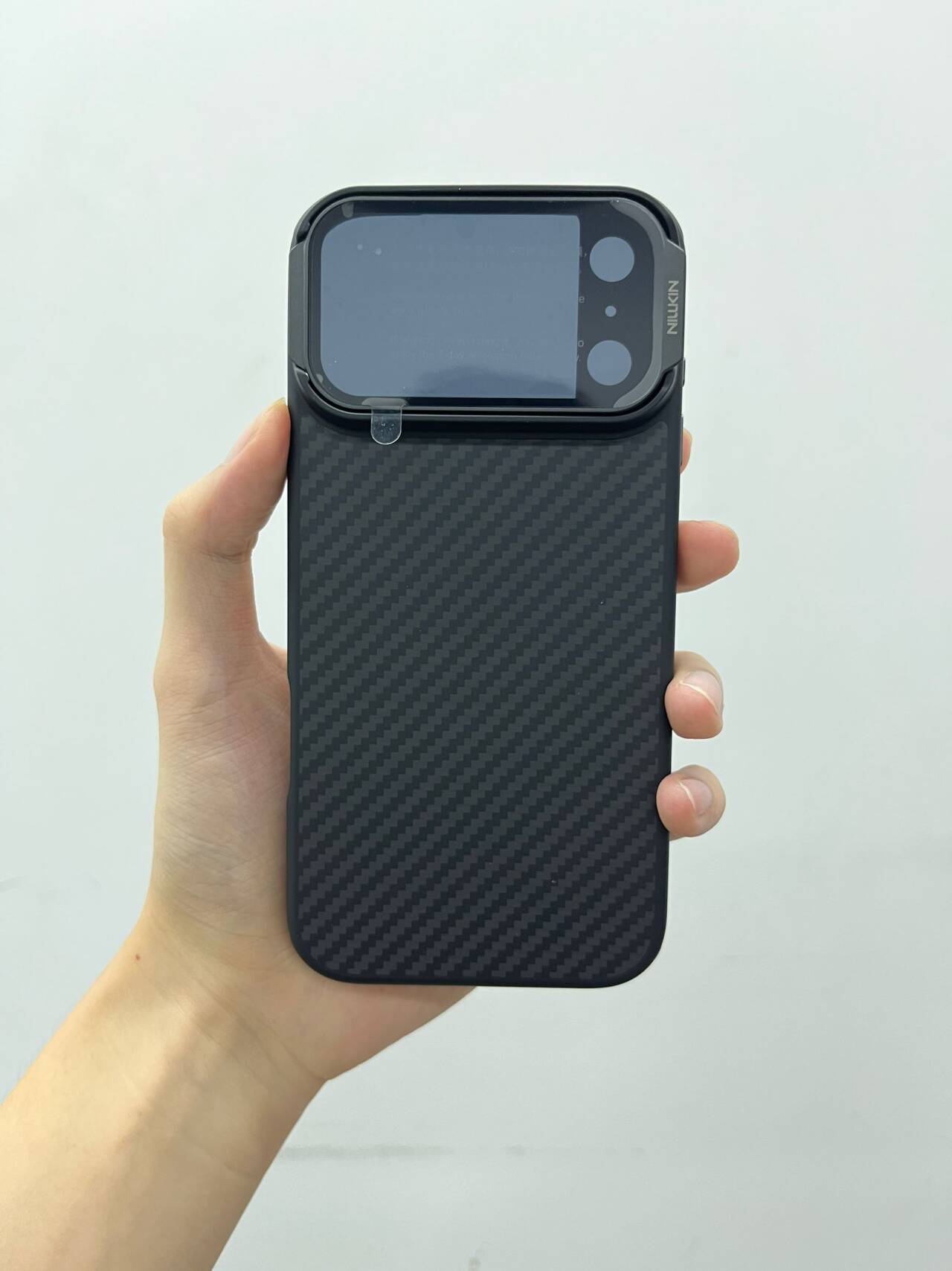 Ốp lưng NILLKIN sợi carbon từ tính cho iPhone 17 Pro Max, nắp kính trong suốt, có chân đế — Phiên bản từ tính siêu mỏng - Nắp kính trong suốt - Đen chi tiết 13