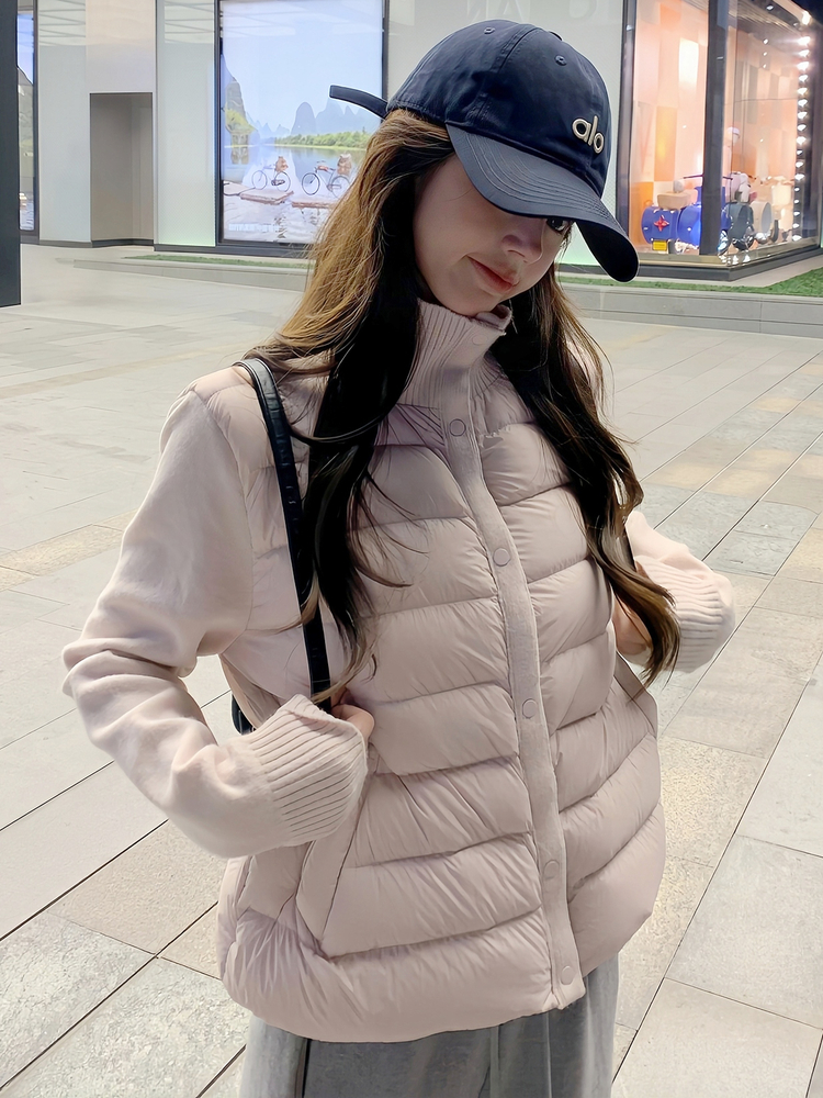 Knitted Stand Collar Patchwork down Jacket for Women, Short Style, 2025 Winter New Model, Petite, Lightweight Ribbed Base Coat