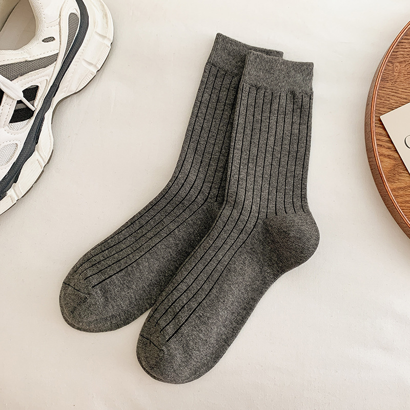 Primavera y otoño negro, blanco y gris doble aguja de pozo ancho Todo partido calcetines de mujer de media pantorrilla estilo universitario de mujer Four Seasons calcetines de pila portátiles