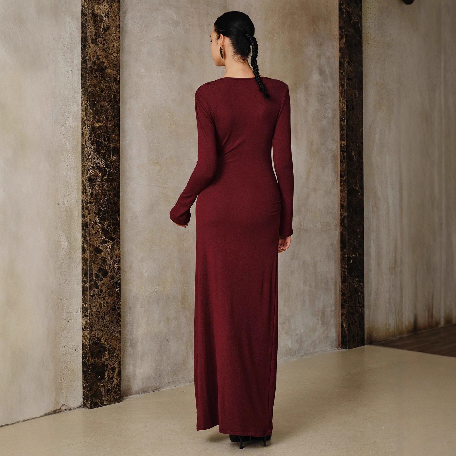 Europa y los Estados Unidos comercio exterior ropa de mujer invierno nueva moda de color sólido cuello redondo vestido delgado vestido de metal decoración vestido de manga larga image 4