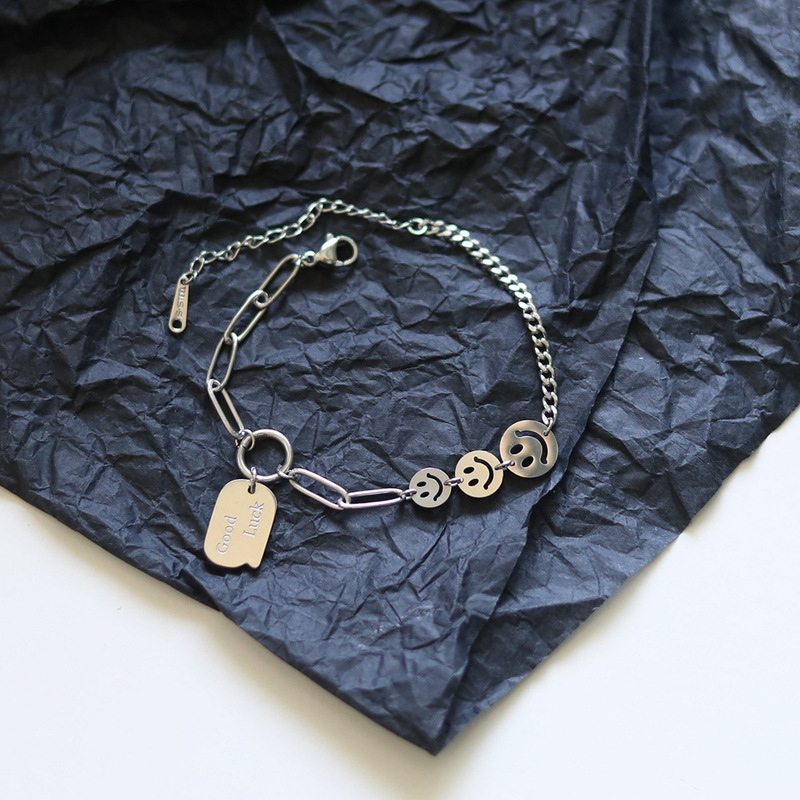 Smiley Face Lucky Square Titanium Steel Bracelet for Women 2022 Trendy Retro Niche Design Internet Celebrity Personality Versatile Jewelry Smiley Face Lucky Square Titanium Steel Bracelet for Women 2022 Trendy Retro Niche Design Internet Celebrity Personality Versatile Jewelry