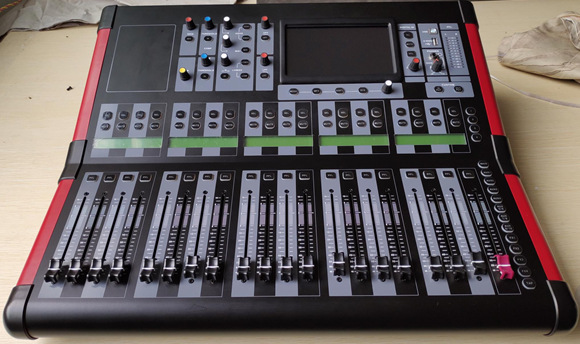 思音D-24     24路数字调音台