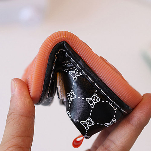 A wholesale cartoon single shoe for spring and autumn, suitable for 1-2 year old babies and toddlers, unisex, learning to walk, called 