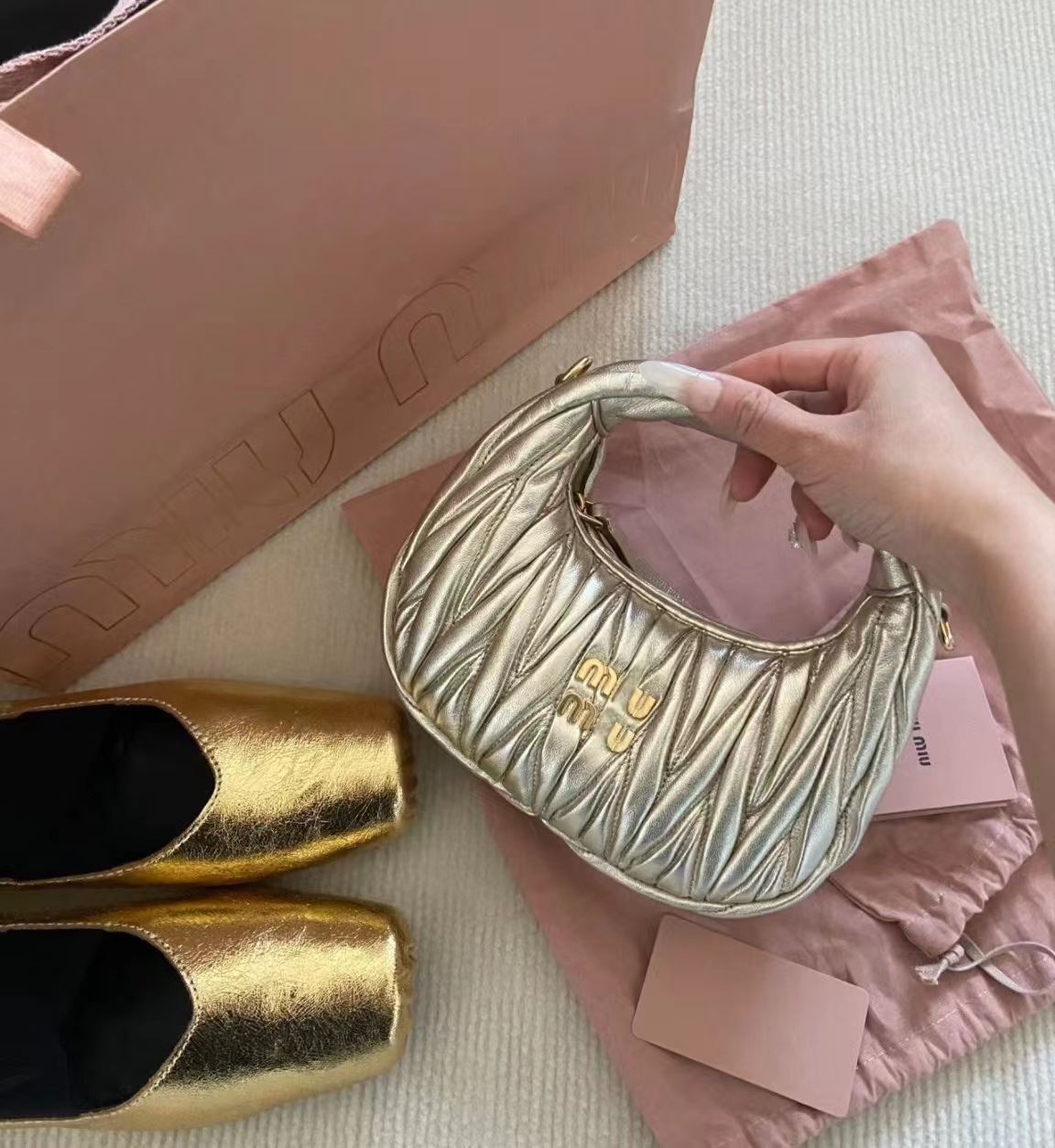 El mismo bolso de nubes plisadas de la casa de miu, la moda lingge embroidery Wire dumplings, bolso de mano, bolso de hombro único, bolso de Hobe transfronterizo