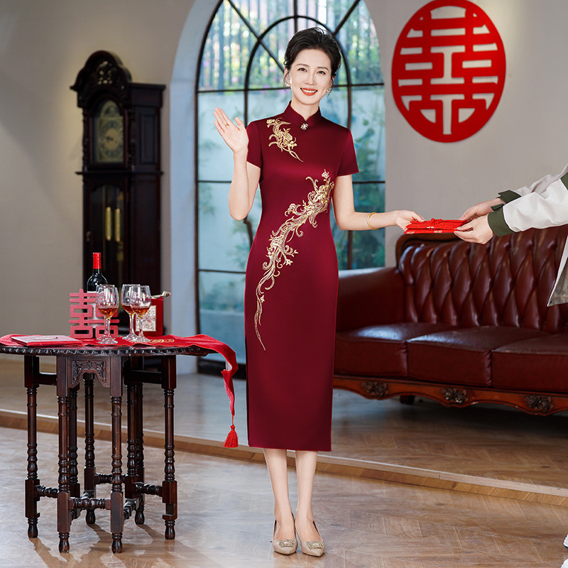 Wedding Banquet Middle-Aged Mother's Wear Classy Burgundy Retro Mid-Length Cheongsam Skirt Noble and Elegant Wedding Dress for Mother-In-Law