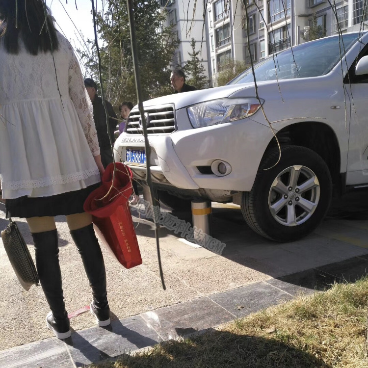 小区车辆出入口阻车自动升降桩山西吕梁学校防撞柱可拆卸移动路桩