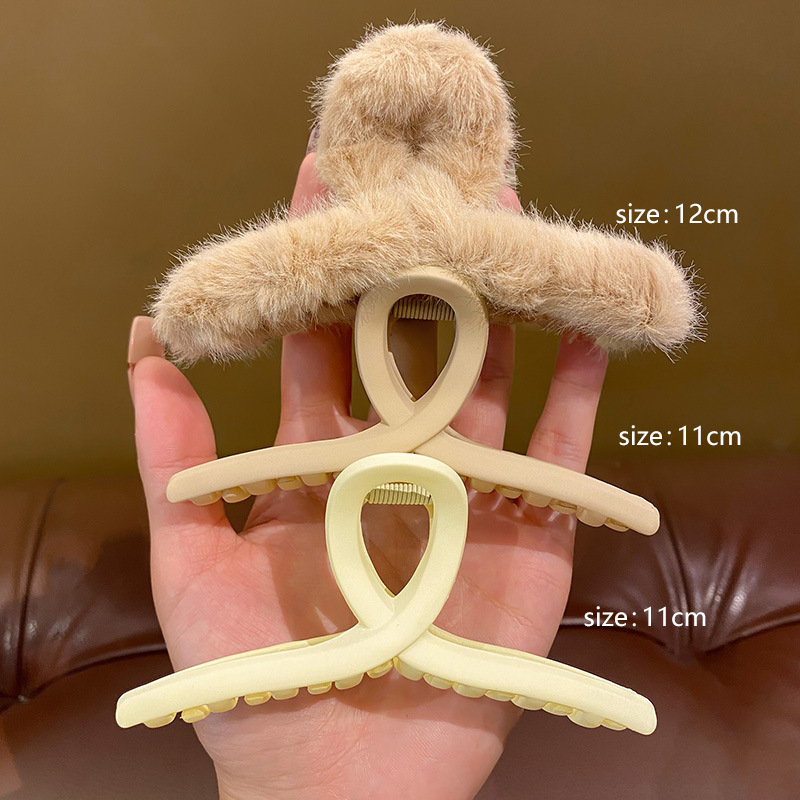 Corea del Sur nuevo Dongdaemun conejo de piel grande clip de pelo de felpa clip de pelo de la espalda de la cabeza horquilla de tiburón clip de horquilla femenina