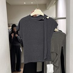 韓国系の灰色の首の透かし彫りの飛袖の半袖のtシャツの女性の夏の小さい子供の修身の短いタイプの正肩のinsの上着