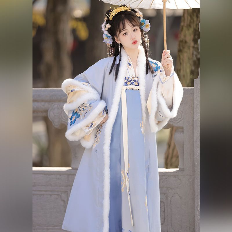 Hanfu, warm cloak