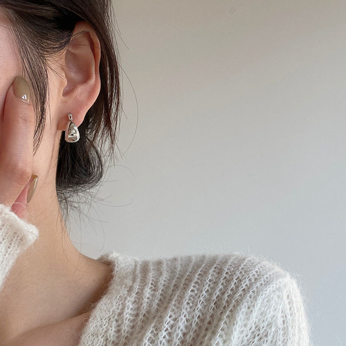 s925 sterling silver water drop U-shaped earrings for women, French niche ins fashion bloggers, the same style heavy industry plain circle glossy earrings