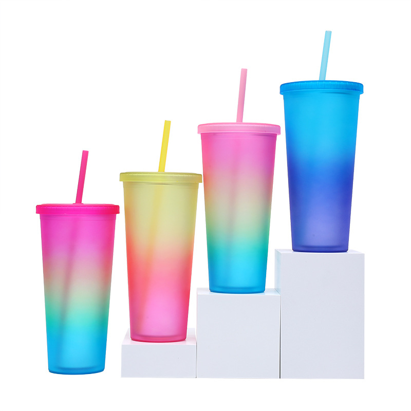 Suministro directo de fábrica Taza de paja de plástico de doble capa de color degradado Taza para beber personalizada de gran capacidad Taza de agua de textura esmerilada