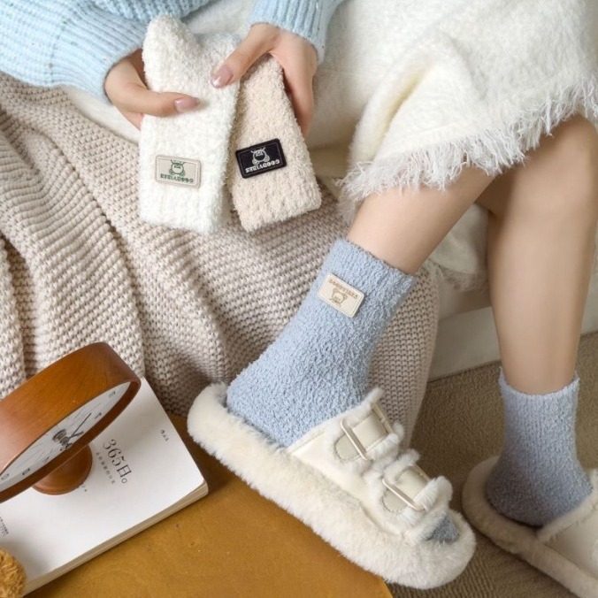 Calcetines de Piso de Tubo Medio para Mujer de Poliéster Térmicos y Antiolor para el Hogar en Invierno image 5
