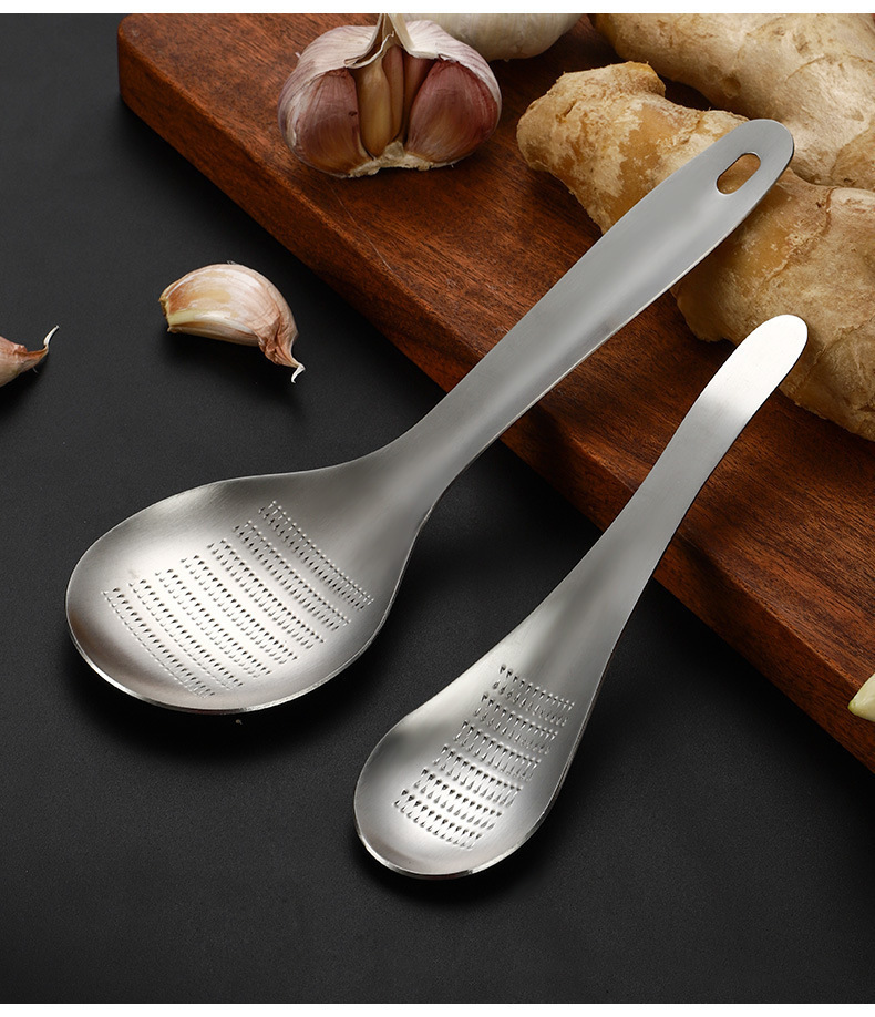 304 Edelstahlzinger- und Knoblauchreibelöffel Haushalt manuelle Ingwer- und Knoblauchreibemaschine Nahrungsergänzungsmittel Fruchtsaftpressenzug
