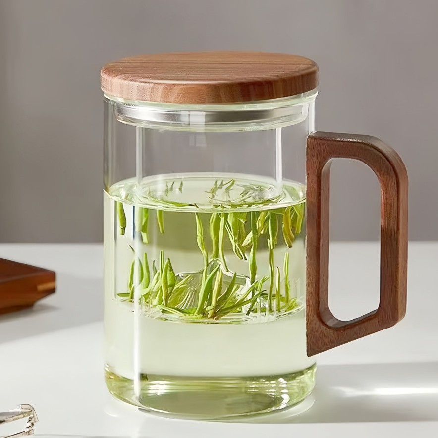 Nuevo estilo chino al por mayor taza de vidrio de alta borosilicona tapa de nuez taza de té verde taza de té resistente a altas temperaturas mango de madera taza de tres piezas