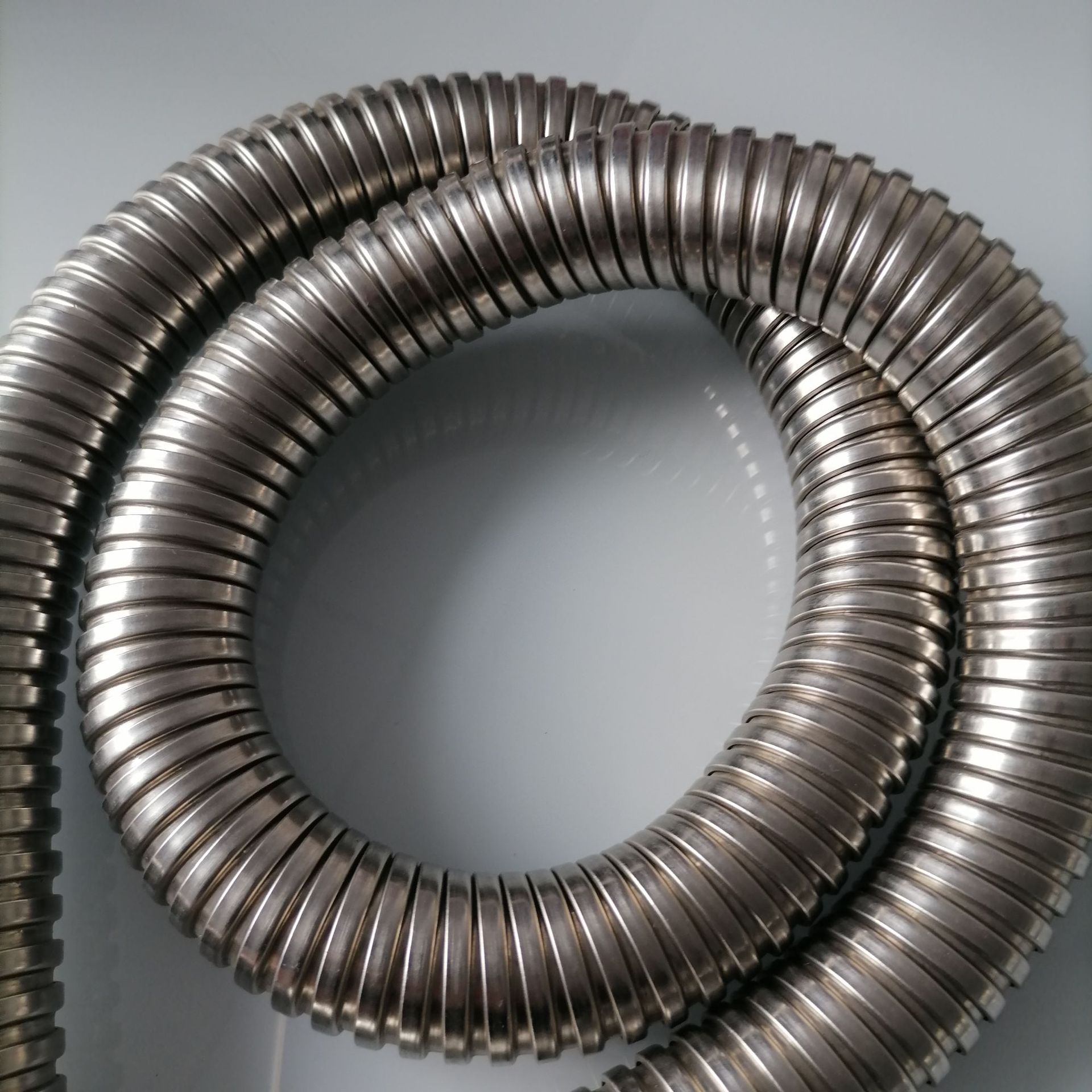 供应 FSS-12穿线不锈钢金属软管 单扣型挤塑软管 线缆保护套管