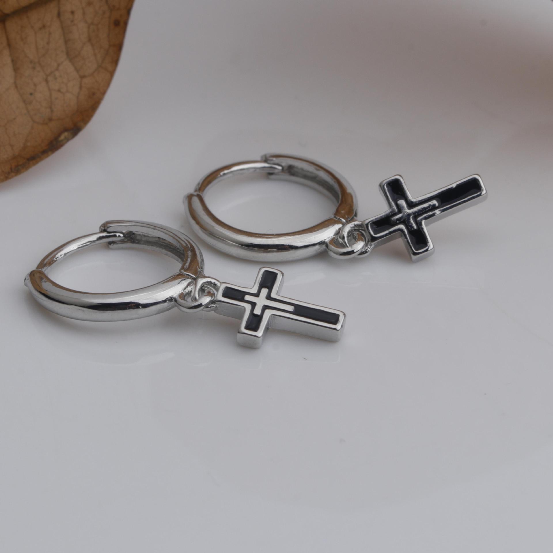 Schwarze Kreuz Ohrstecker Für Herren Minimalistisch Modern_voghion.com