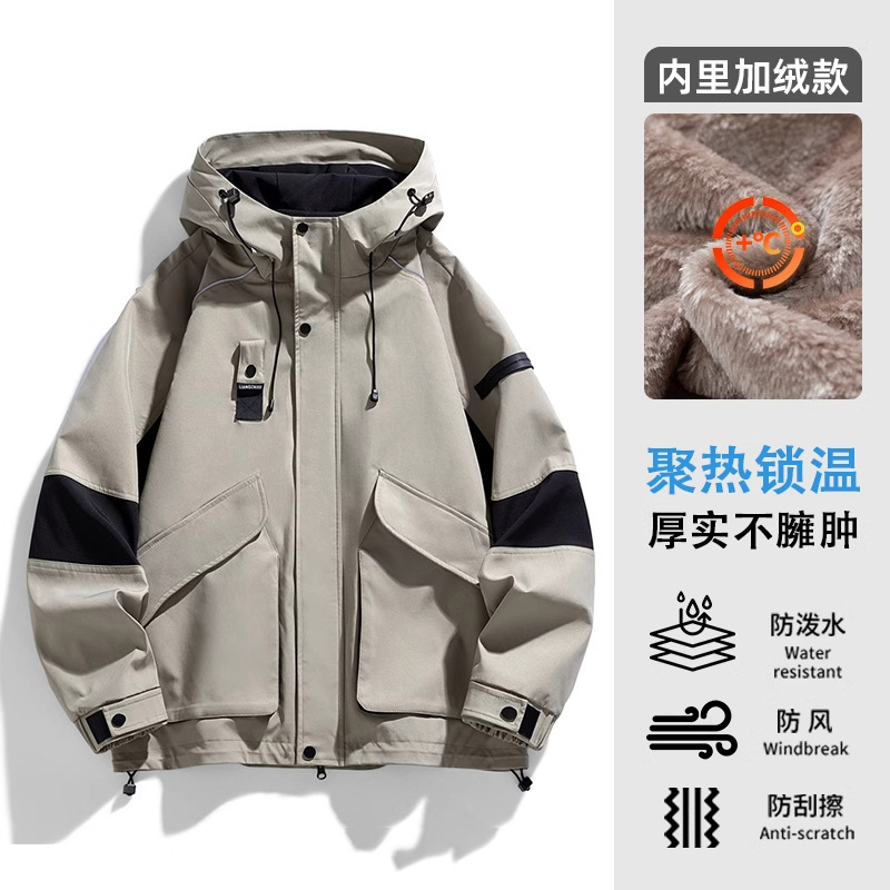 秋冬の新商品にベルベットをつけてコートを着ている男性の日系機能カジュアルな突撃服の工装と帽子のトレンドジャケット男|undefined