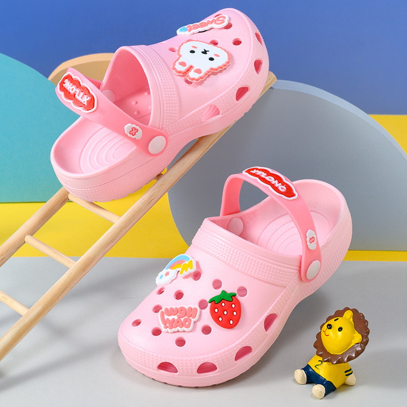 Zapatillas para niños Boys Baotou Zapatos de dibujos animados lindos con fondo suave Zapatos de playa para niñas súper suaves Bebé antideslizante Verano