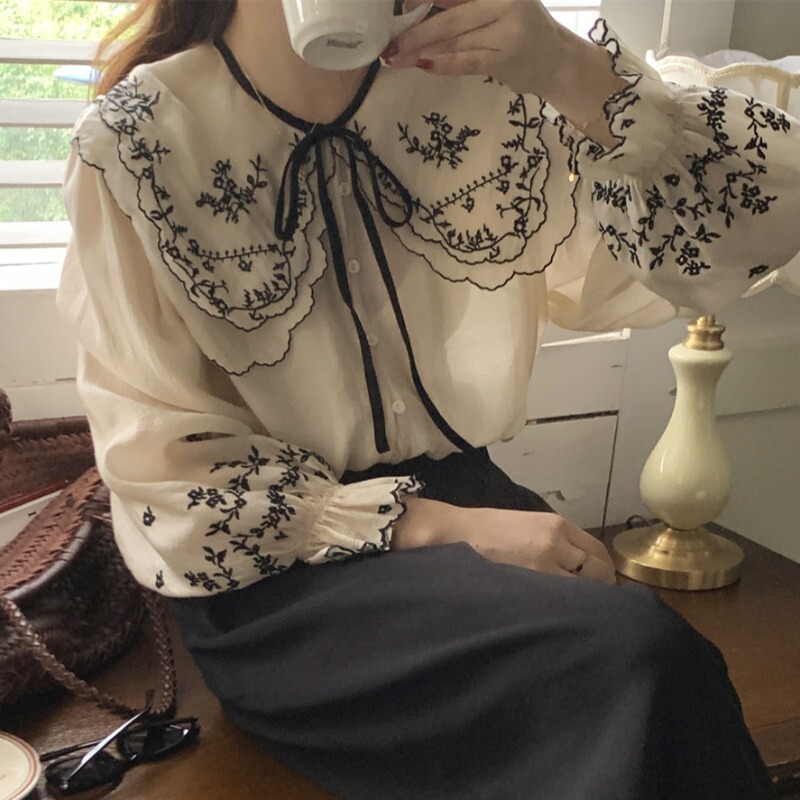 Retro embroidered doll collar long-sleeved shirt for women 2022 Spring and Autumn new high-grade shirt French style fairy top Retro embroidered doll collar long-sleeved shirt for women 2022 Spring and Autumn new high-grade shirt French style fairy top
