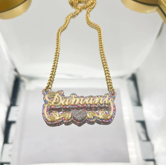 Collana con nome personalizzato e pendente a lettera in acrilico_voghion.com