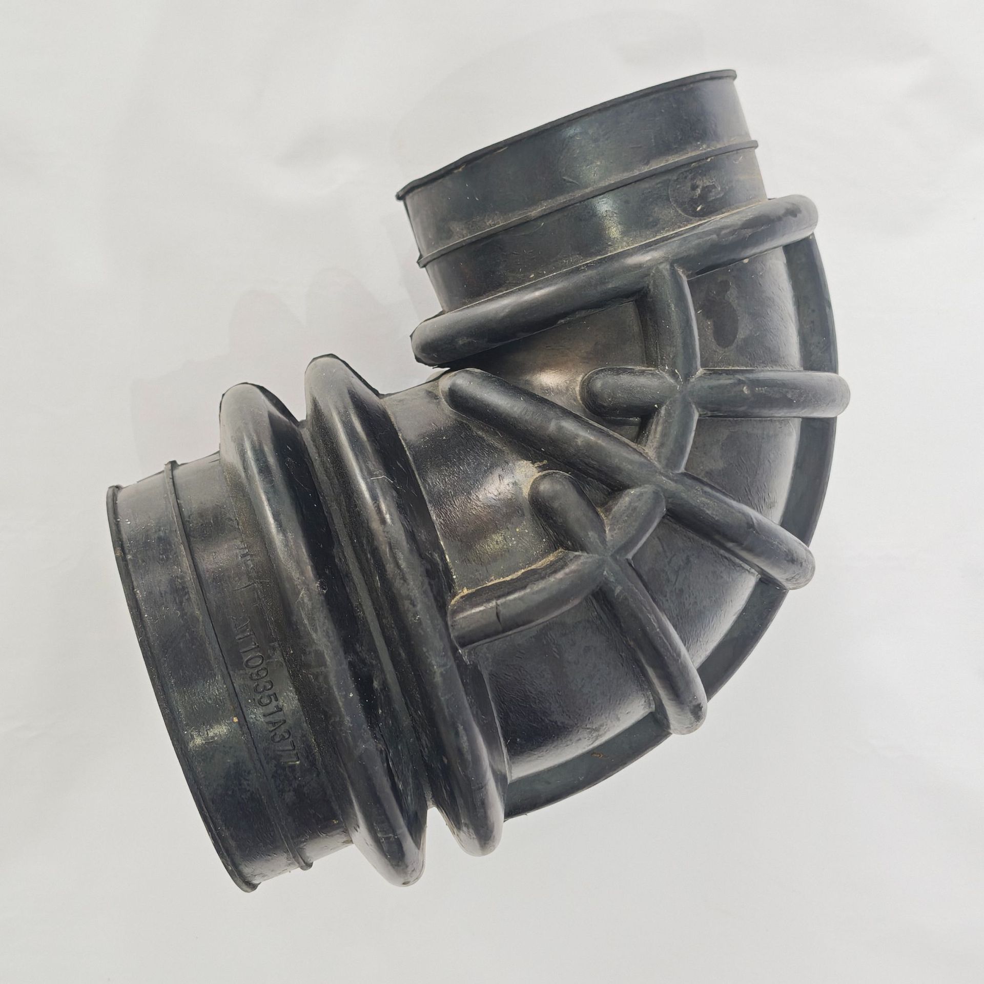 21214-1148035 High-Quality Russian Car Vaz Air Filter Tube, Can Be Made According to Sample for Lada