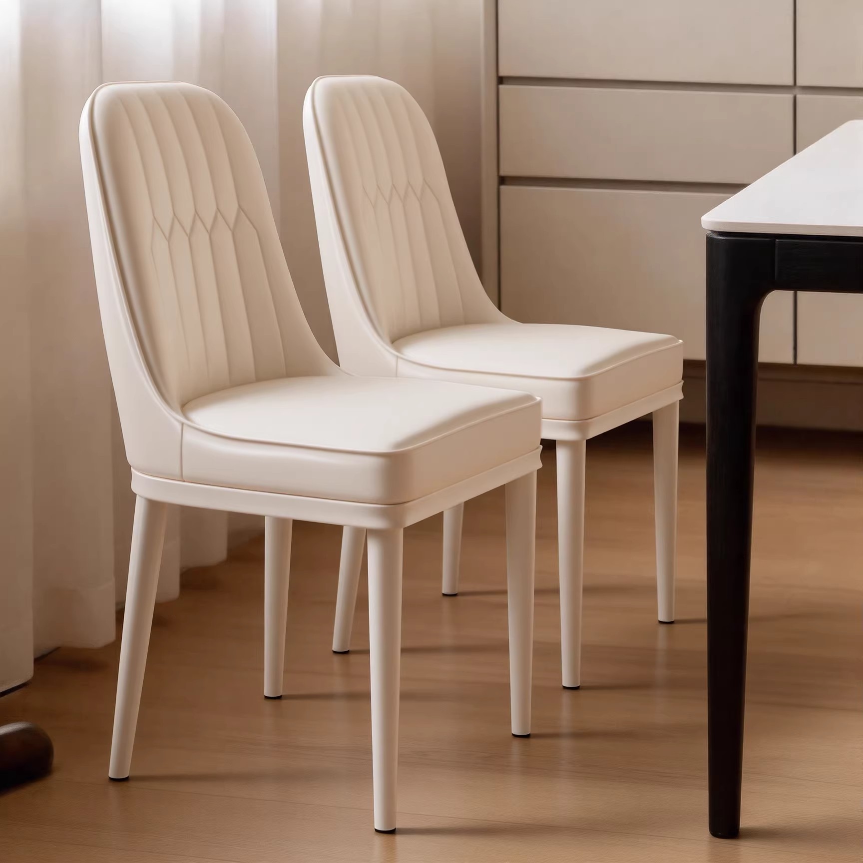 Silla de comedor de estilo crema doméstica nórdica moderna silla de respaldo minimalista italiana de lujo ligero hierro forjado hotel silla de mesa de comedor