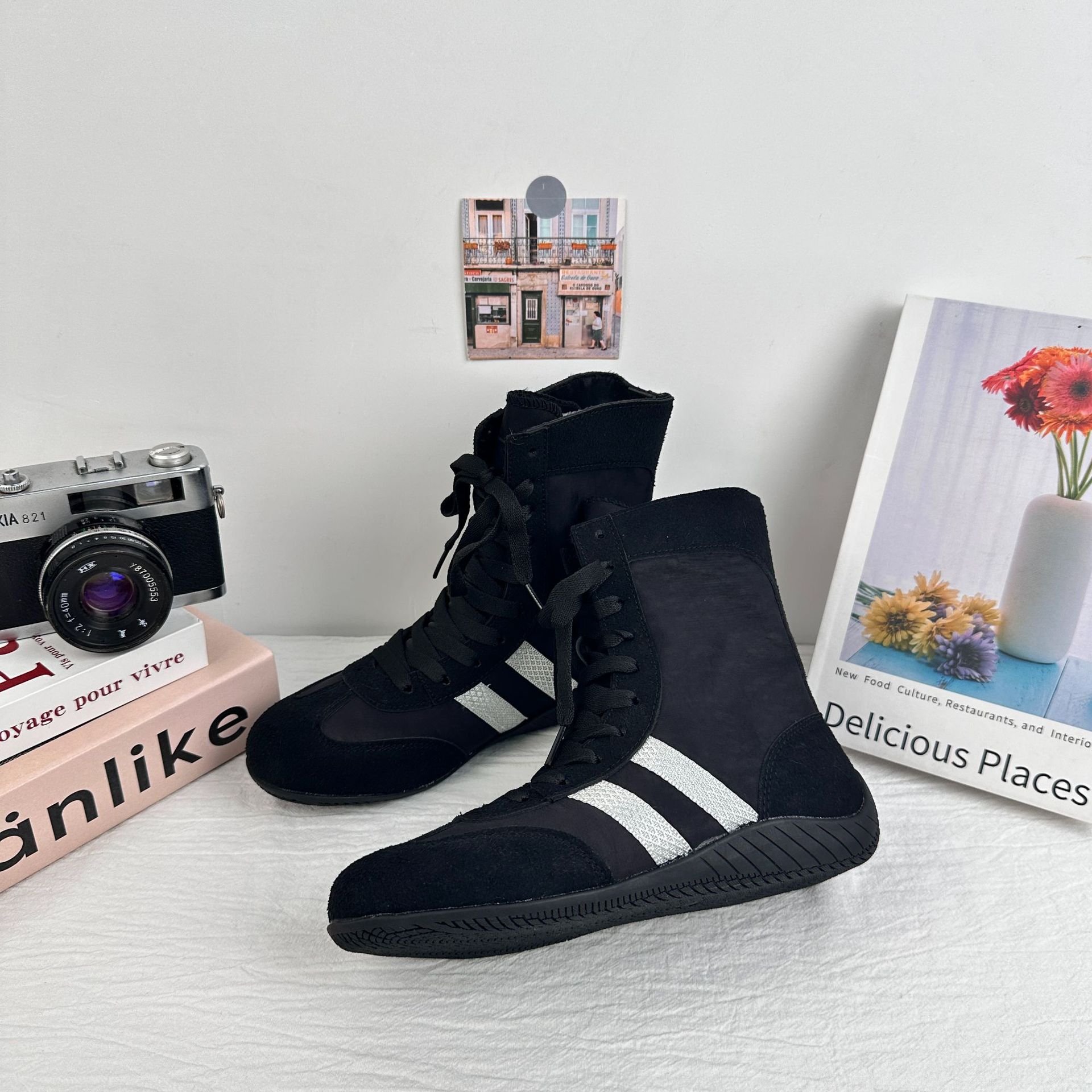 A9921ins viento super caliente botas martin mujeres 2025 verano nuevos zapatos de skate transpirables de moda zapatos de entrenamiento de alta altura