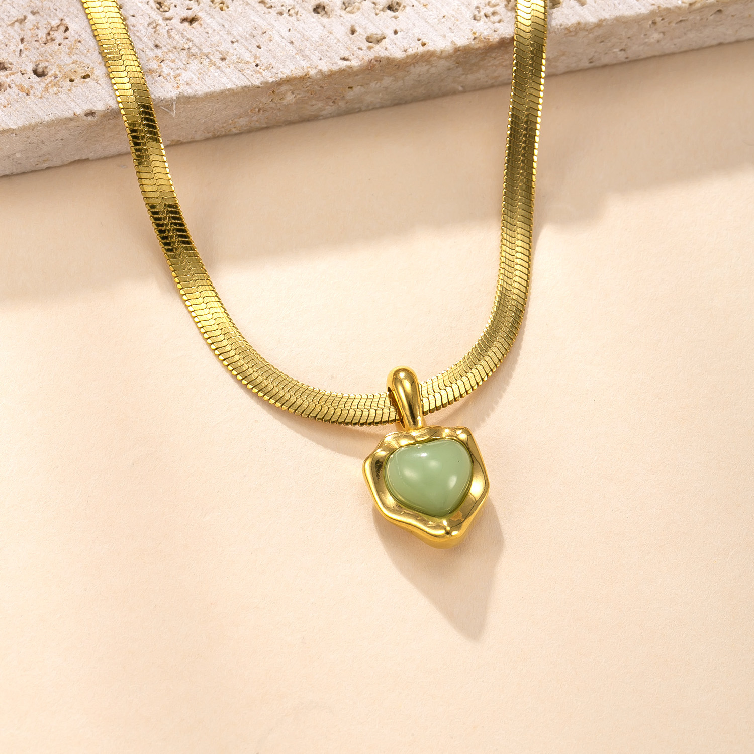 Colgante único moda transfronteriza joyería de acero inoxidable amor collar de piedra natural lujo ligero fábrica de accesorios de joyería de bricolaje simple