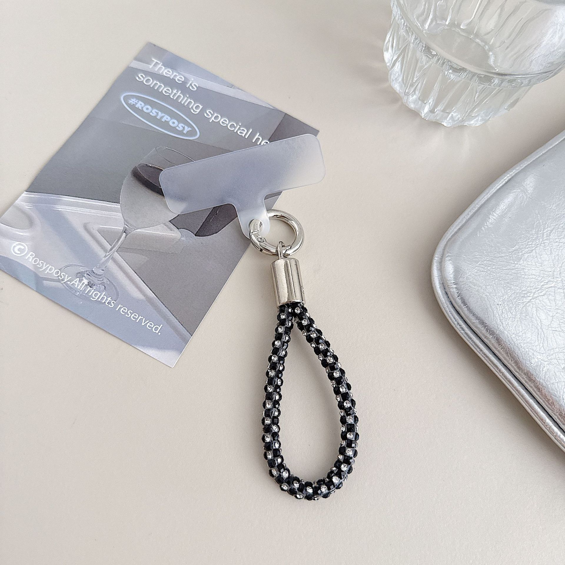 Cadena colgante de teléfono móvil de alta gama hecha a mano de boutique, sensación femenina de alta gama, lujo ligero, cadena colgante de diamante completo, cadena colgante de teléfono móvil de moda, sección larga y corta